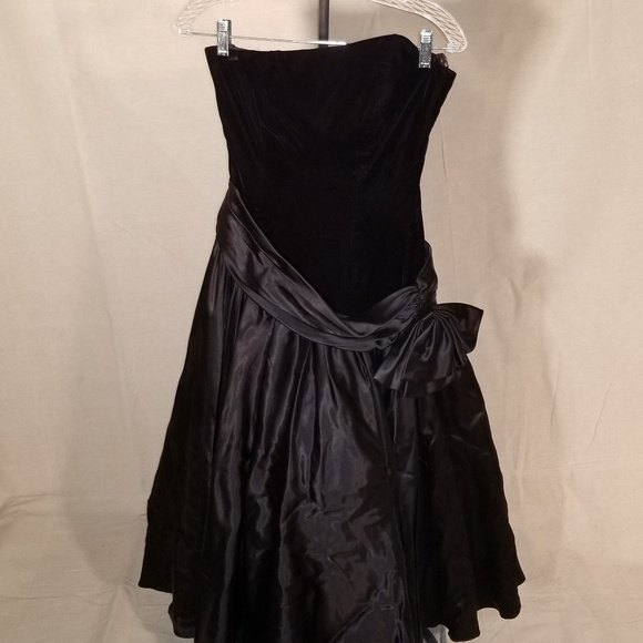 Velvet & Satin Black Cocktail Dress - Picture 1 of 5